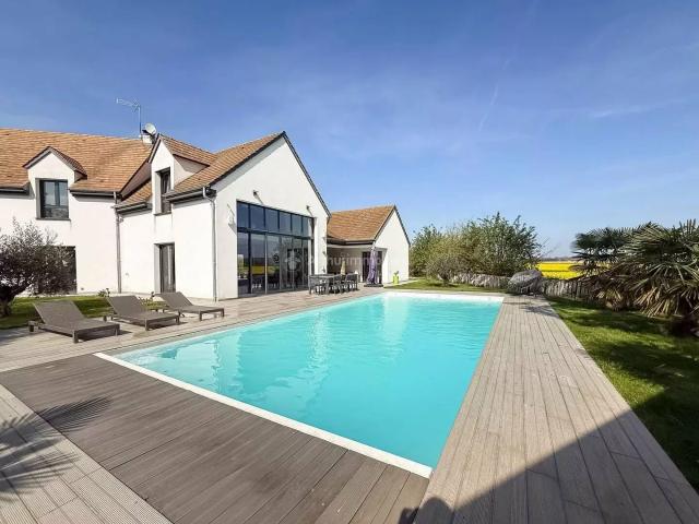Maison 11 pièces 334 m²