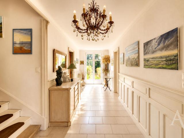 Maison 11 pièces 338 m²