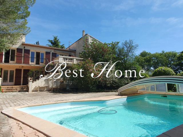 Maison 11 pièces 338 m²