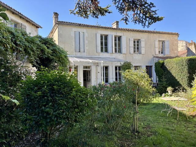 Maison 11 pièces 339 m²