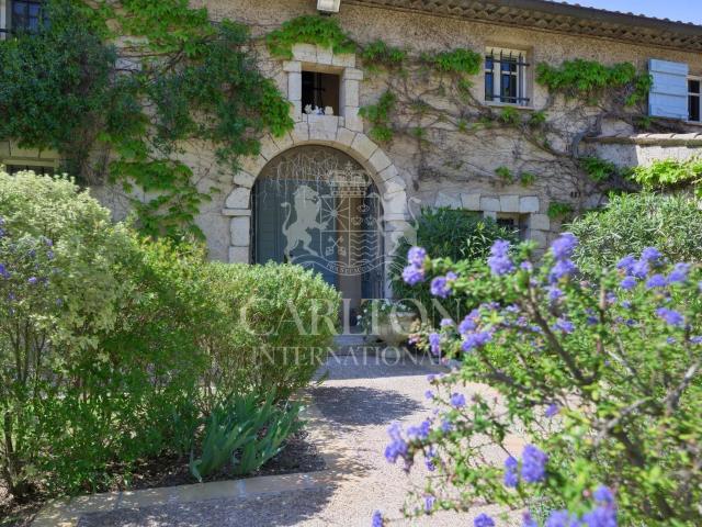 Maison 11 pièces 339 m²