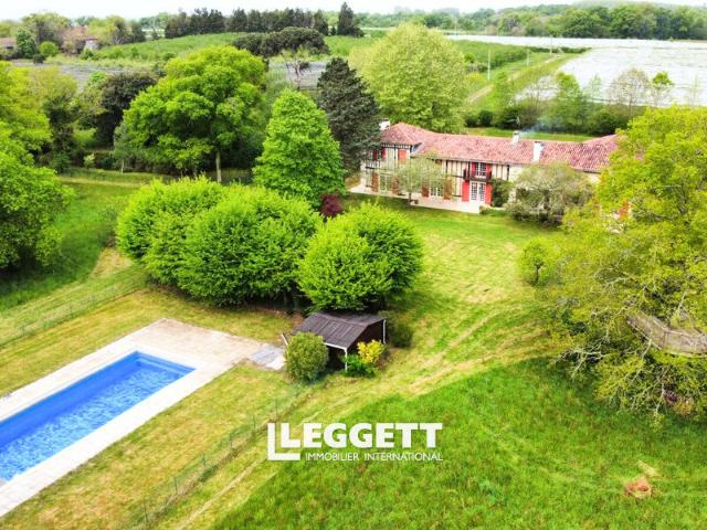 Maison 11 pièces 450 m²
