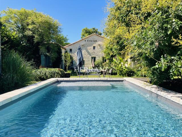 Maison 11 pièces 450 m²