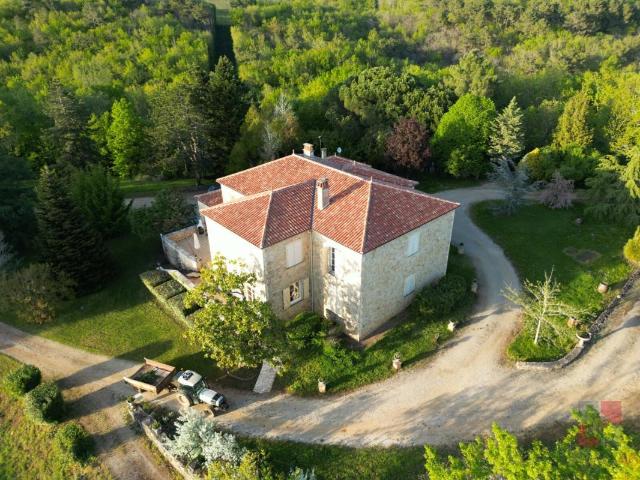 Maison 11 pièces 452 m²