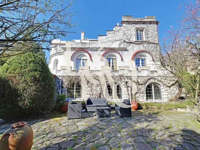 Maison 11 pièces 458 m²