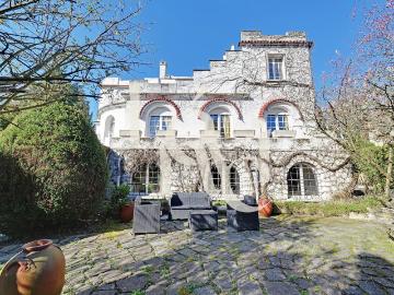 Maison 11 pièces 458 m²