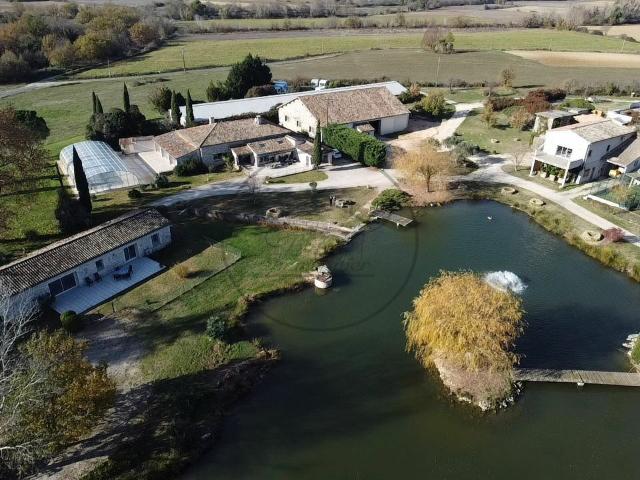 Maison 11 pièces 460 m²