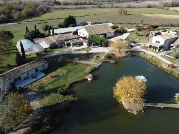 Maison 11 pièces 460 m²