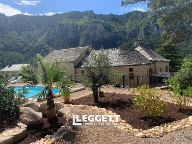 Maison 11 pièces 460 m²