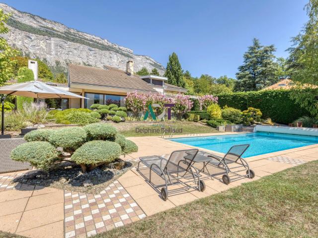 Maison 11 pièces 470 m²