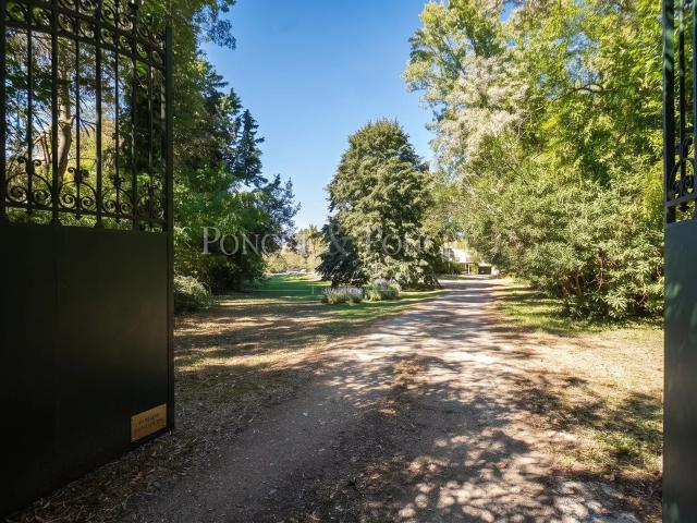 Maison 11 pièces 480 m²