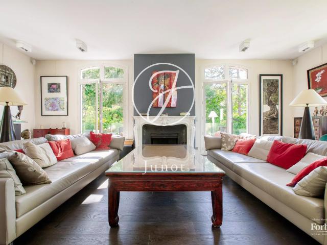 Maison 11 pièces 486 m²