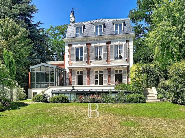 Maison 11 pièces 499 m²