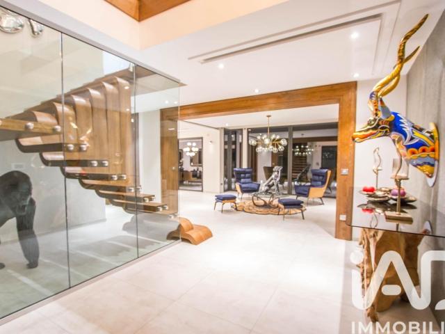 Maison 11 pièces 400 m²