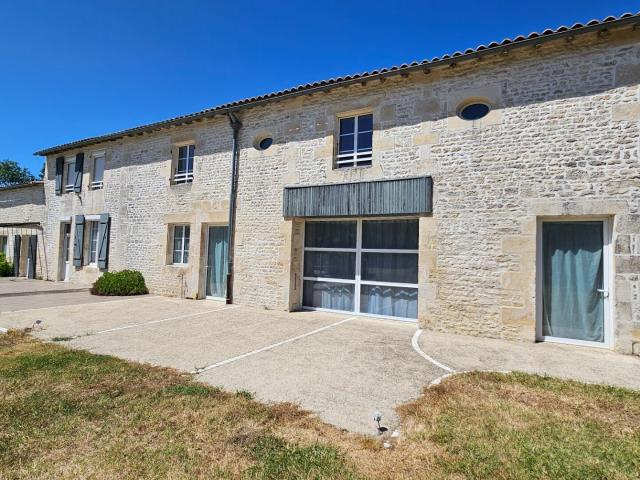 Maison 11 pièces 400 m²