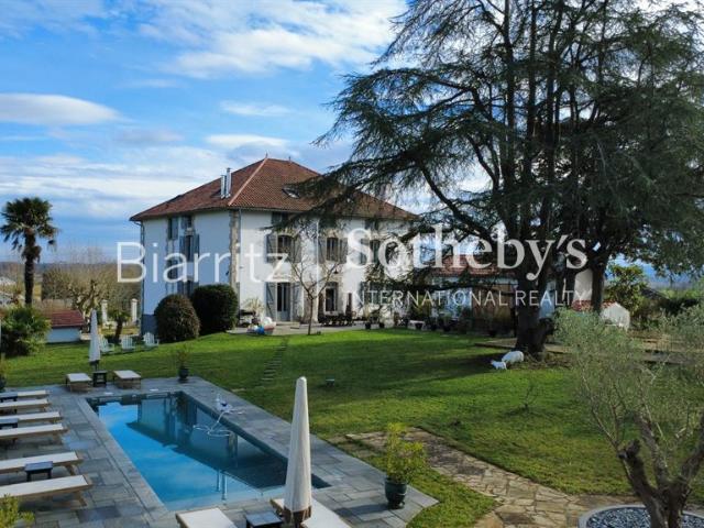 Maison 11 pièces 405 m²