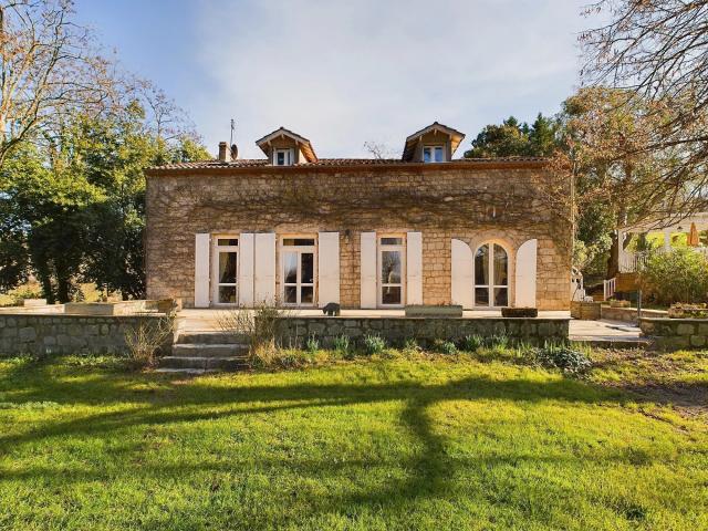 Maison 11 pièces 410 m²