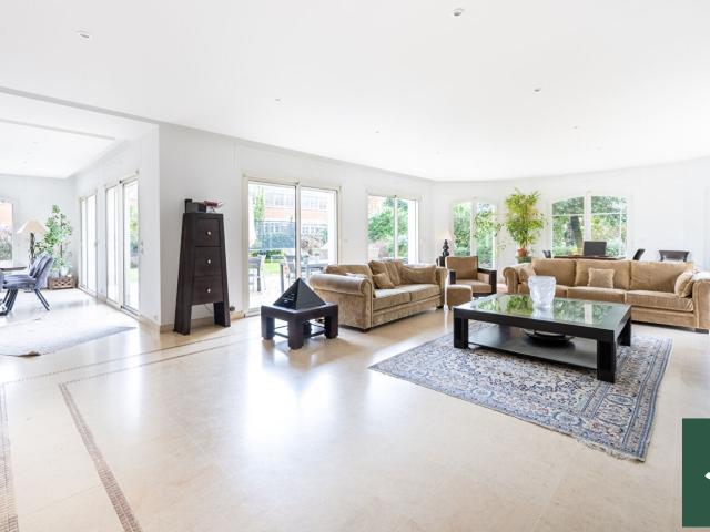 Maison 11 pièces 426 m²
