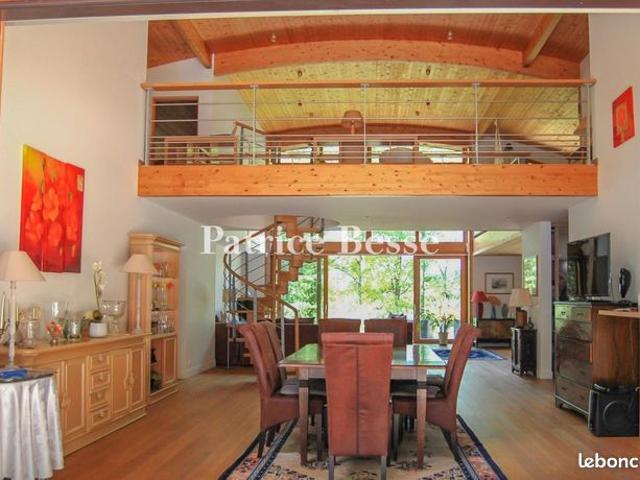 Maison 11 pièces 540 m²