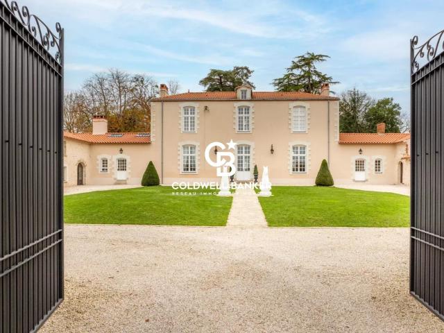 Maison 11 pièces 550 m²
