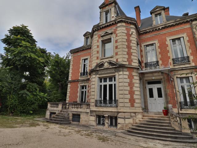 Maison 11 pièces 560 m²