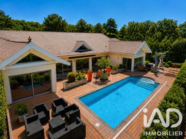Maison 11 pièces 750 m²