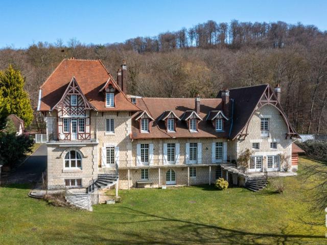 Maison 11 pièces 900 m²