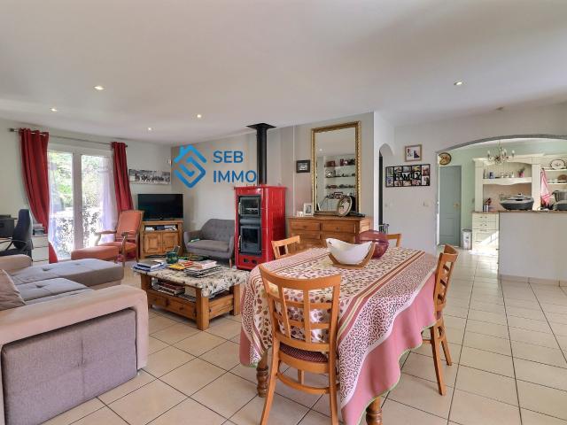 Maison 125 m2 Viager occupé deux têtes avec quatre chambres, piscine et véranda ensolei