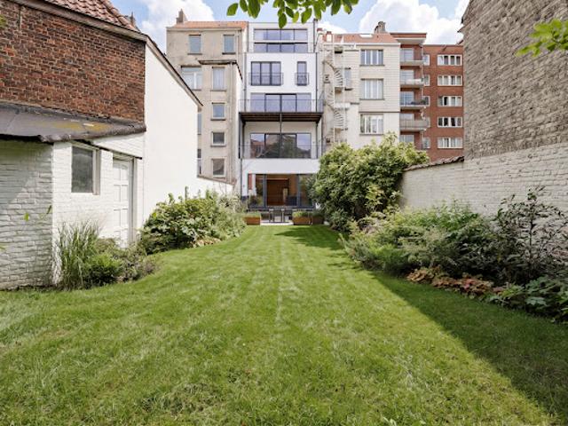 Maison contemporaine avec jardin et terrasse