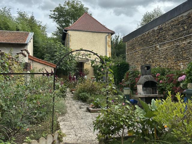 Maison 120 m2 hab, proche centre ville et commerces.Bon état