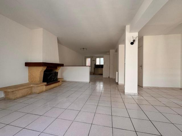 Maison, 120m² 5 pièces, en location à Vendres880 € par mois