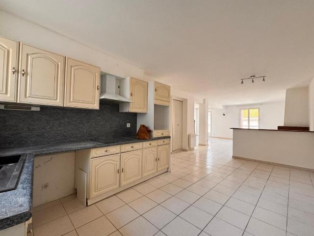 Maison, 120m² 5 pièces, en location à Vendres880 € par mois