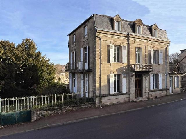 Maison 12 pièces 240 m²