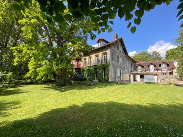 Maison 12 pièces 242 m²