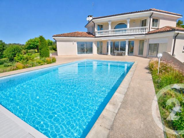 Maison 12 pièces 244 m²
