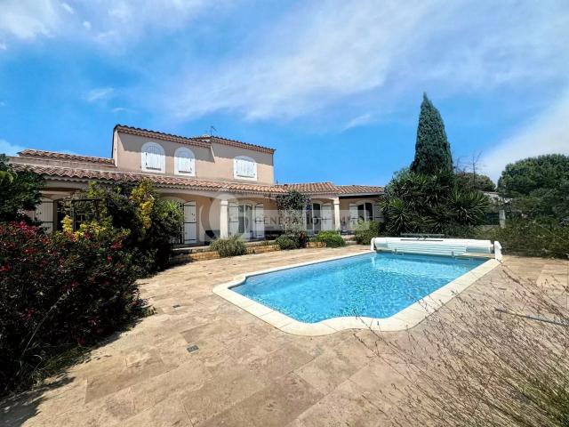 Maison 12 pièces 250 m²