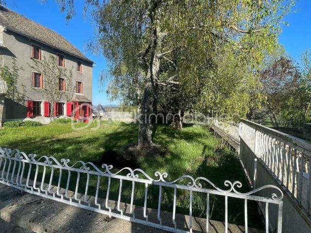 Maison 12 pièces 254 m²