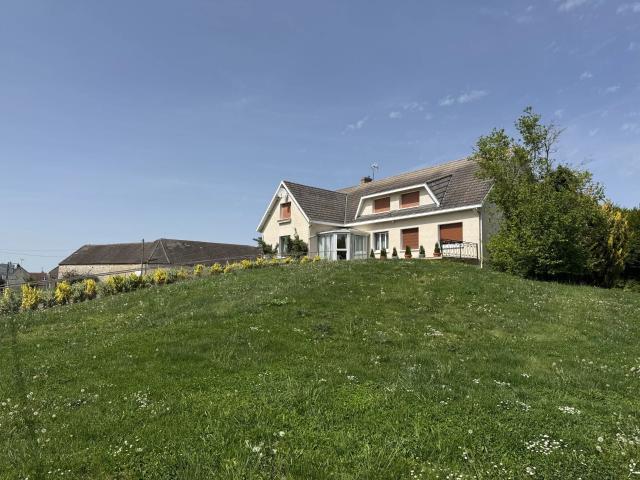 Maison 12 pièces 261 m²