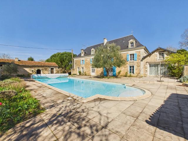 Maison 12 pièces 265 m²