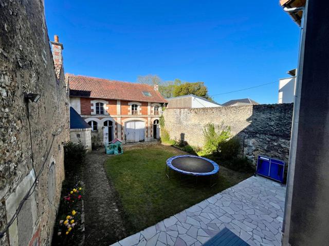 Maison 12 pièces 266 m²