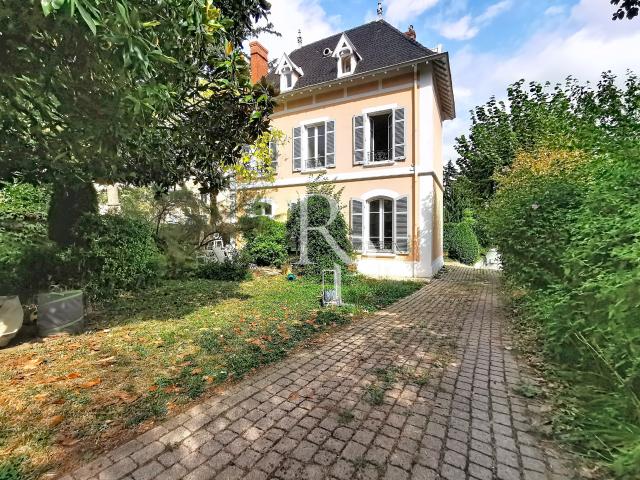 Maison 12 pièces 268 m²