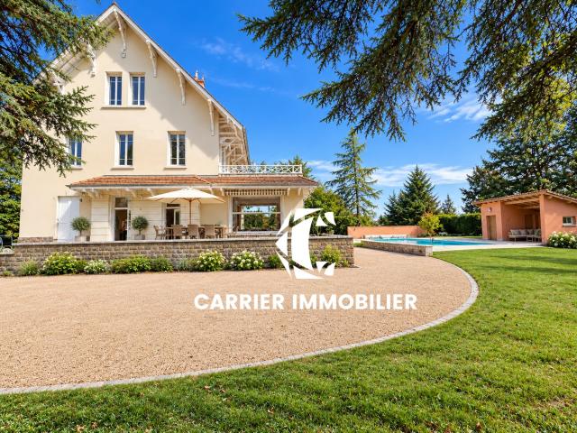 Maison 12 pièces 272 m²