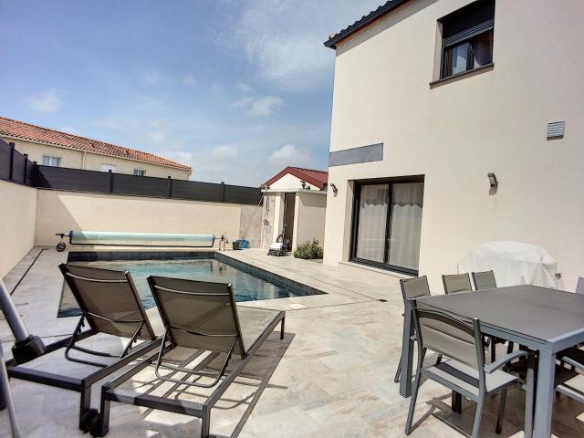 Maison 12 pièces 274 m²