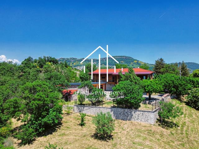 Maison 12 pièces 280 m²