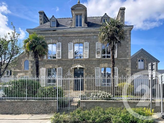 Maison 12 pièces 299 m²