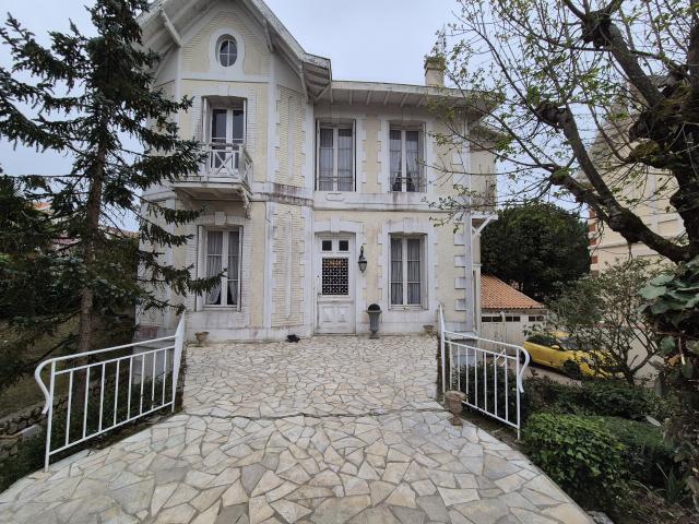 Maison 12 pièces 203 m²