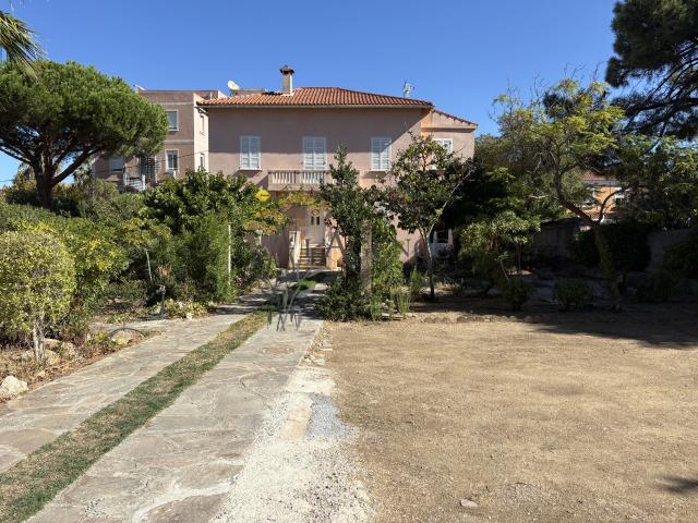 Maison 12 pièces 214 m²