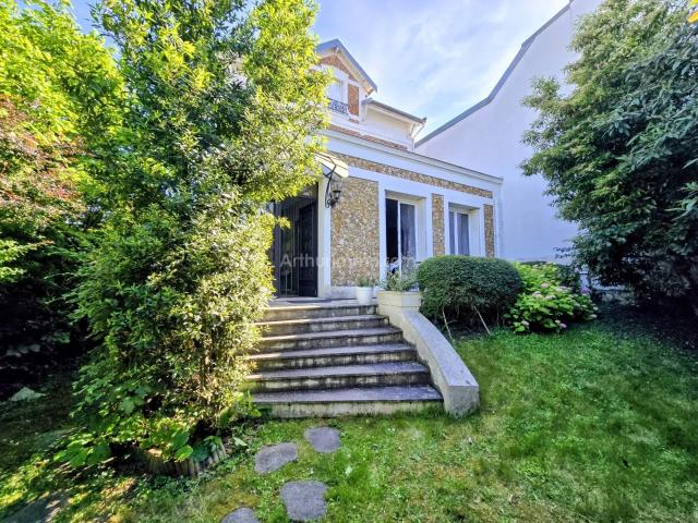 Maison 12 pièces 221 m²