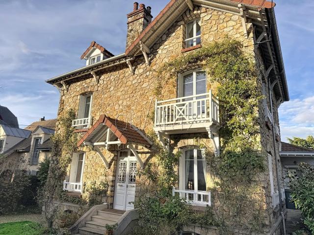 Maison 12 pièces 228 m²