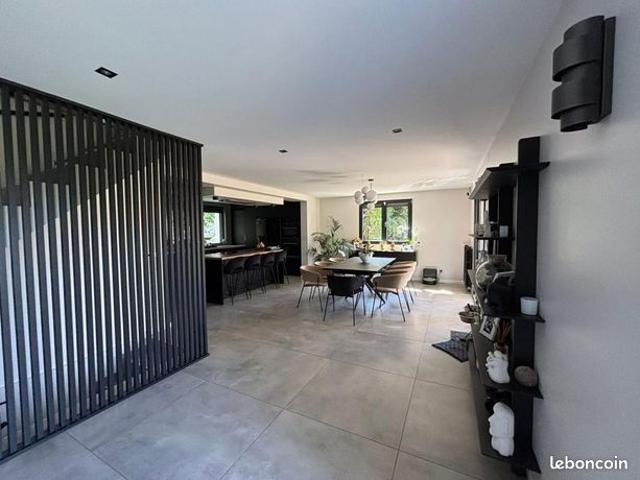 Maison 12 pièces 230 m²